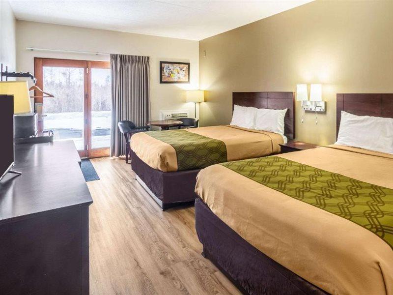 Econo Lodge Cadillac By Choice Zewnętrze zdjęcie