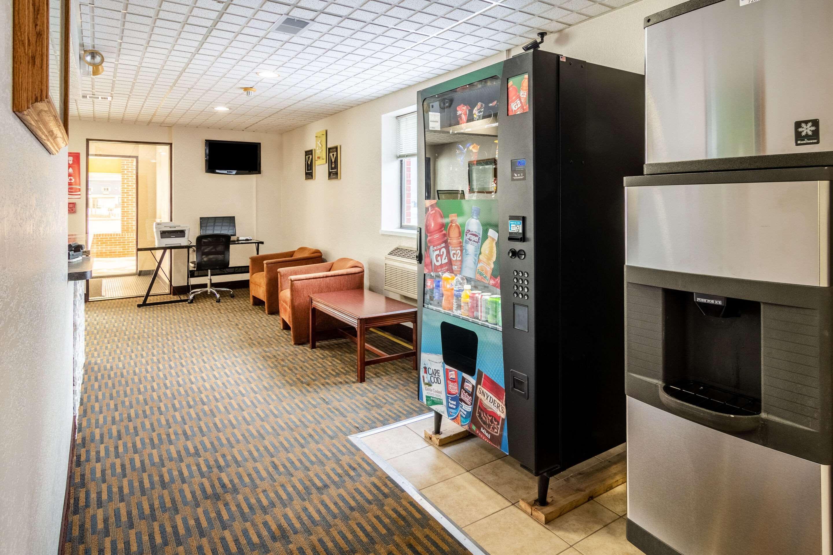 Econo Lodge Cadillac By Choice Zewnętrze zdjęcie