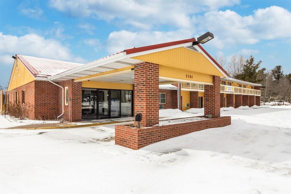 Econo Lodge Cadillac By Choice Zewnętrze zdjęcie